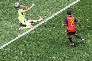 奥地利守门员：落后0-1仍存信心，0-2时决心到底，但0-3时比赛已无悬念