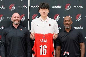 杨瀚森无奈感叹!开拓者连番更换教练后再遭搬迁风波与闹剧重演