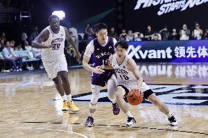 广州男篮预计将签下宋昕㵆,江苏男篮可能选中曹芷豪。
