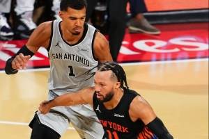 A·史密斯：布伦森夺冠拯救NBA，否则各队或将囤积高个球员以防文班