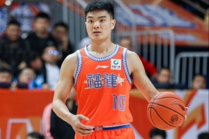 黎伊扬：加强体能与防守对抗，提高投篮技巧