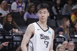 国王队夏联教练评价：郭昊文今日表现极具攻击性，这正是我所欣赏他的地方