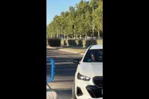 争议判罚引波澜!维尼修斯与皇马续约谈判再起波澜