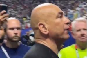 枣核钉！ESPN记者分享视频：埃及教练对阿根廷球迷方向高声呼喊并吐口水