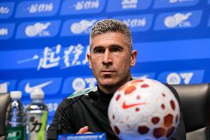 博主：中青赛国安U20队与泰山U20队1-1战平，蒙哥马利现场见证比赛