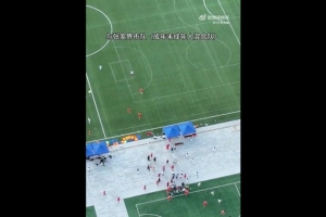 湘超张家界博主就冲突事件发声：对方先侮辱我方球员，接着恶意犯规