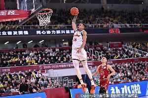 相关方透露奎因尚未确定加入俄罗斯联赛，同时广东也向他发出了合同邀请