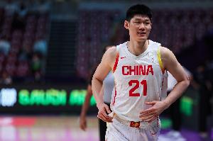 胡金秋上半场投篮2中2，收获5分3篮板1抢断，正负值+7