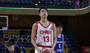 中国U17男篮热身赛末节逆转击败去年欧青赛冠军塞尔维亚队
