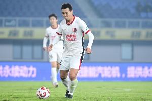 成都蓉城队首发调整：李扬顶替韩鹏飞出战，不占用换人名额
