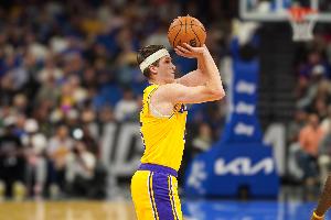 Shams报道：里夫斯签下NBA历史落选秀最大合同，价值1.85亿美元，为期4年