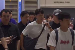 待遇差异显著!洪明甫回韩遭骂声一片,今日孙兴慜归国获球迷鼓舞