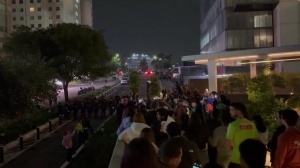 墨西哥球迷深夜在英酒店外鼓乐喧天，安保未采取行动