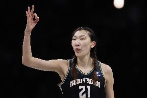 争议判罚引热议!韩旭与王牌激战,赛季新高17分成焦点