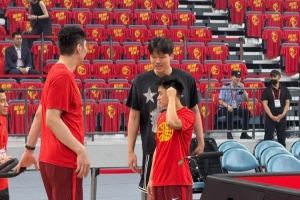 分享国外打球经验：杨瀚森、余嘉豪、赵维伦赛前交流感悟