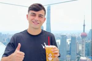 与东方明珠共度时光的佩德里拿蜜雪冰城,在外滩展示上海风情:你好,上海