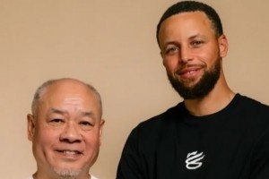 库里与李宁聚首交流+同挥高尔夫球杆庆贺:库里品牌新篇章正式开启