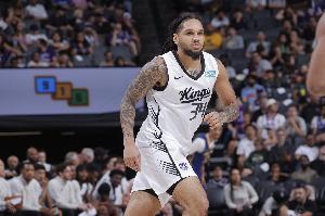 第三节独得12分!伊曼纽尔·夏普三分球12投4中,贡献18分7篮板3助攻2抢断1盖帽